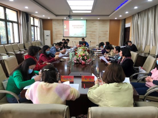 會(huì)議(yì)室裡(lǐ)的(de)人(rén)們&#xA;&#xA;描述已自(zì)動生(shēng)成